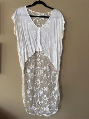 Millau LF  lace back crop top